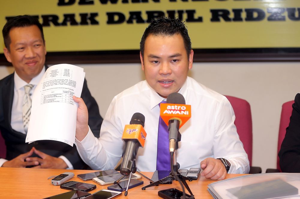 Keranji assemblyman Chong Zhemin today questioned how Umno, MCA, Gerakan and PAS managed to acquire land from the state government over the past 10 years. u00e2u20acu201d Picture by Farhan najib