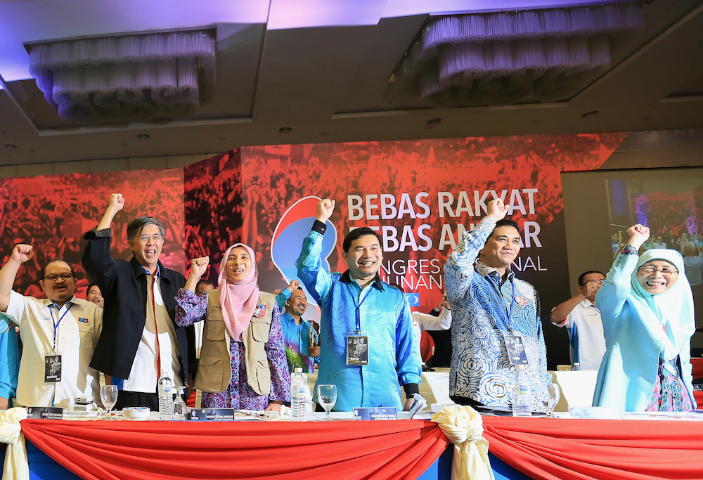 The clear underdog, Rafizi is slowly building up support for his bid although he is far from achieving the critical mass needed to be a serious threat to Azmin. u00e2u20acu201d Picture by Saw Siow Feng