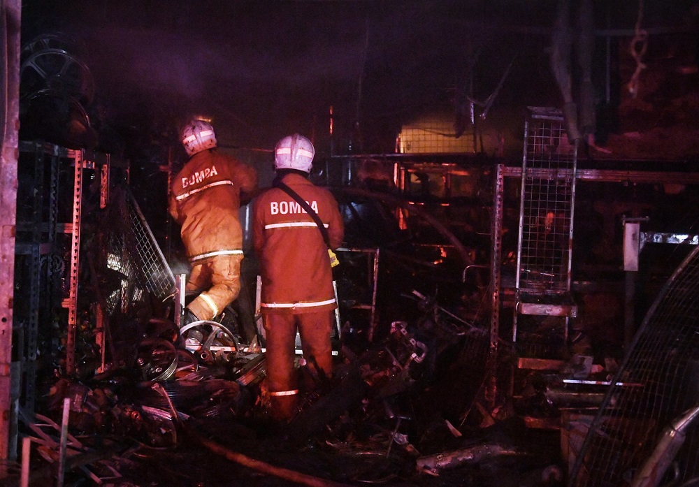 Kuala Lumpur Fire and Rescue Department personnel at the scene of the fire that destroyed a motorcycle shop at Jalan Sentul in Kuala Lumpur July 31, 2018. u00e2u20acu201d Bernama pic