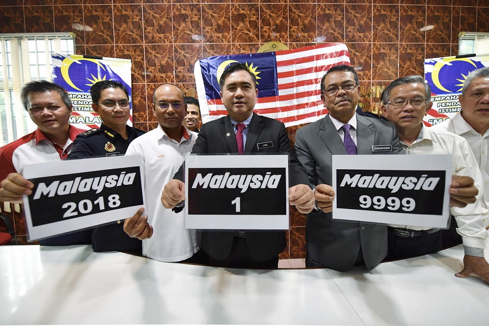 Transport Minister Anthony Loke (fourth left) and director-general Datuk Seri Shaharuddin Khalid (third right) show the special number plates during a press conference in Seremban August 1, 2018. u00e2u20acu201d Bernama pic