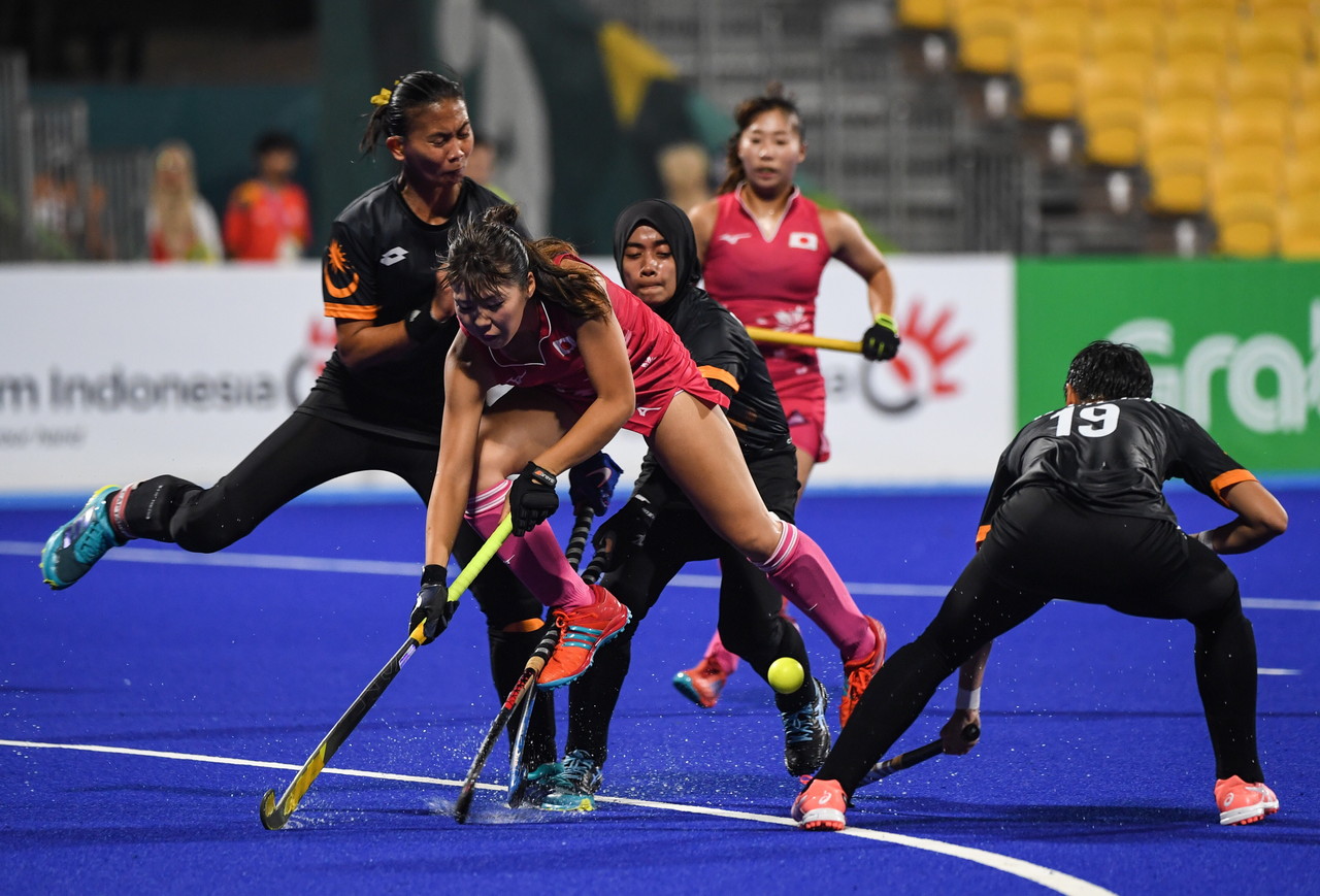 National hockey player Siti Noor Amarina Ruhani in action against Japanu00e2u20acu2122s Yui Ishibashi during their semi-finals match during the Asian Games in Jakarta August 27, 2018. u00e2u20acu201d Bernama pic