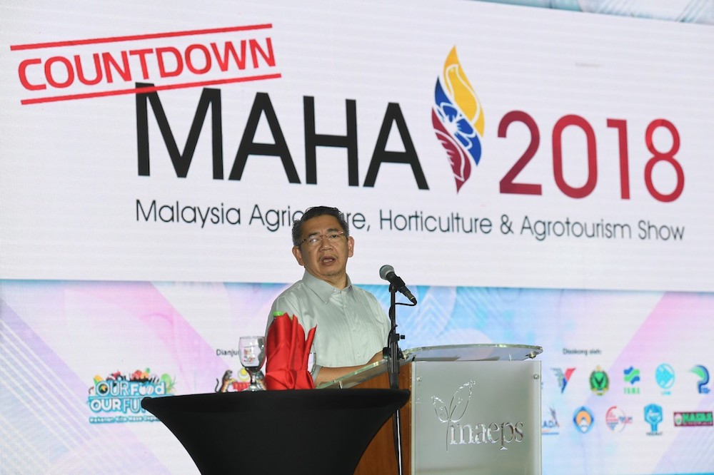 Datuk Salahuddin Ayub speaks during the launch of the countdown for the Malaysia Agriculture, Horticulture and Agrotourism Show 2018 (MAHA 2018) in Serdang August 29, 2018. u00e2u20acu201d Bernama pic