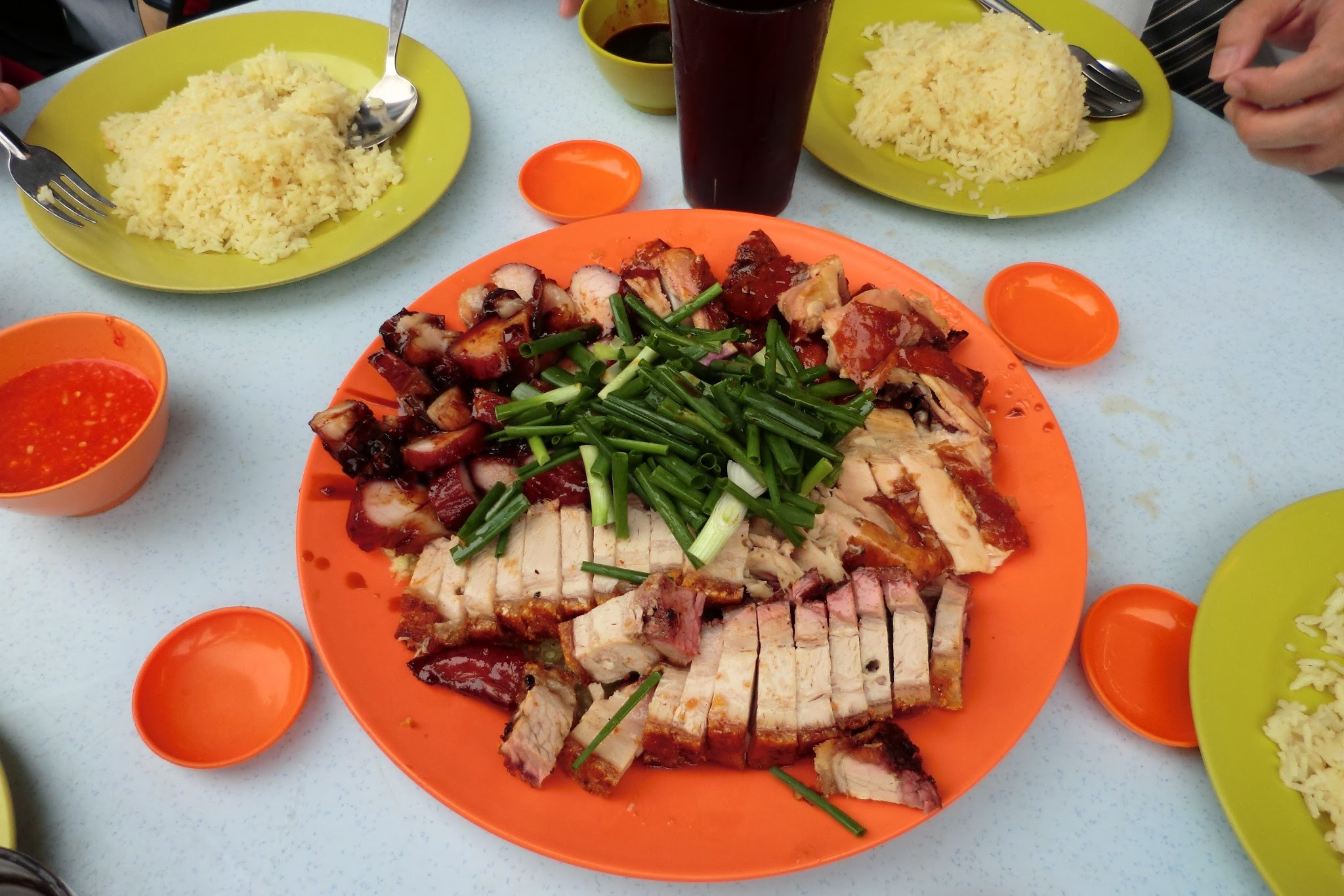 With its delightfully crisp skin and tender meat, Hong Seng Kopitiam’s siew yoke ticks all the boxes for a perfect lunch.