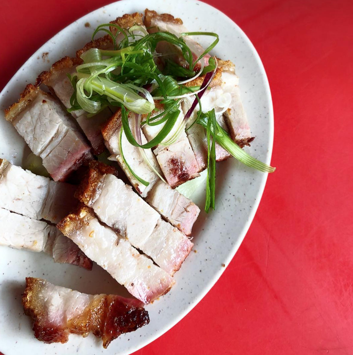 Restoran Keng Nam Hai’s delicious siew yoke deserves its turn in the spotlight as well. 