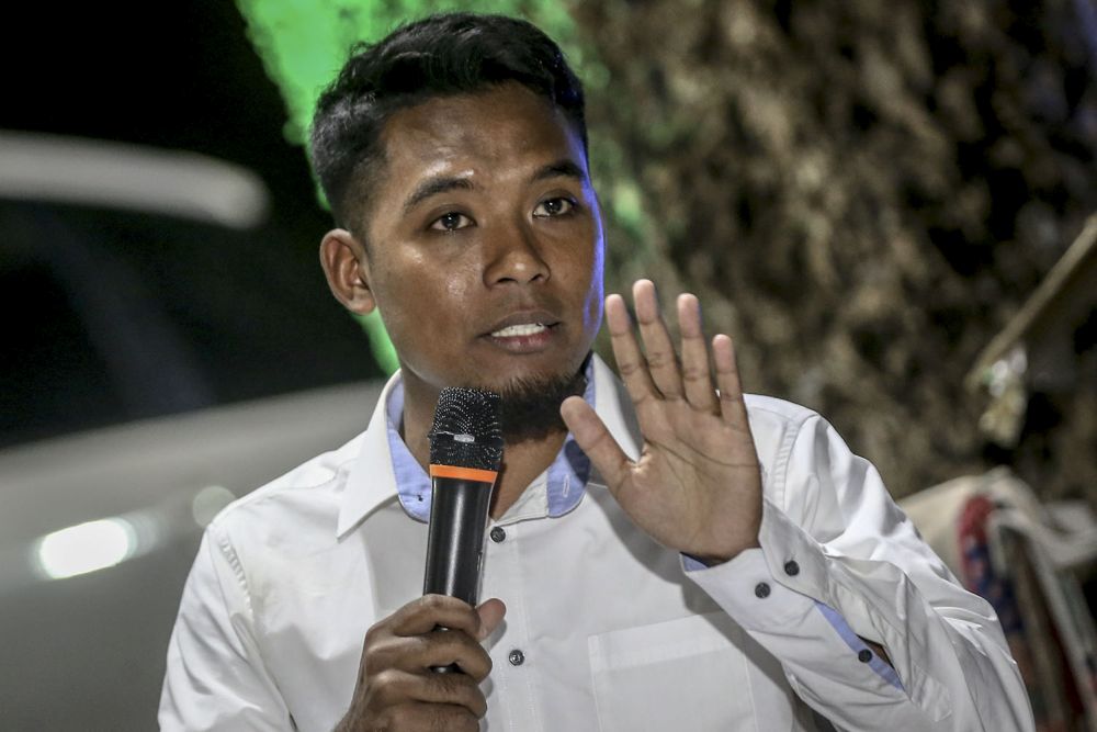 Faizzuddin said the UEC’s BM syllabus uses Malay classics such as 'Hikayat Hang Tuah', which he felt was an unsophisticated discourse on the language. — Picture by Hari Anggara