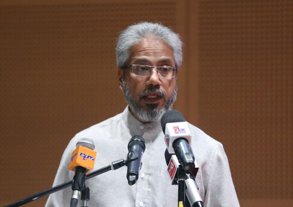 P. Waytha Moorthy speaks during a press conference in Putrajaya August 16, 2018. u00e2u20acu201d Picture by Razak Ghazali