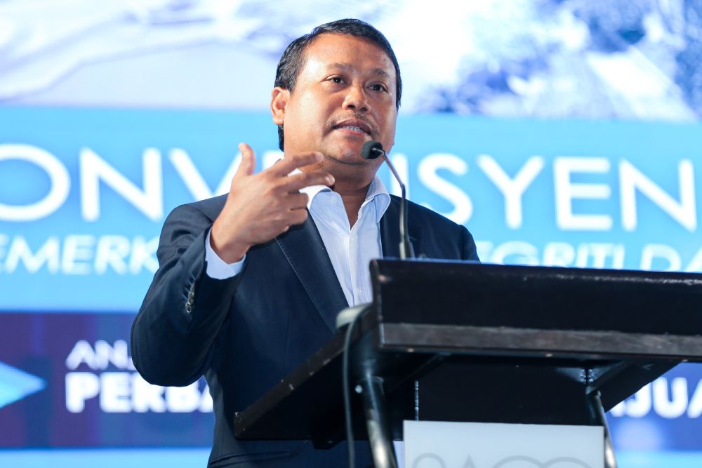Selangor Financial Officer Datuk Nor Azmie Diron speaks during the 5th PKNS Integrity Convention in Kuala Lumpur August 28, 2018. u00e2u20acu2022 Picture by Ahmad Zamzahuri