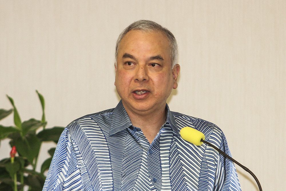 Sultan Nazrin Muizzuddin Shah speaks after launching a book titled u00e2u20acu02dcReflections on Malaysia Unity and Other Challengesu00e2u20acu2122 in Petaling Jaya August 9, 2018. u00e2u20acu201d Picture by Miera Zulyana