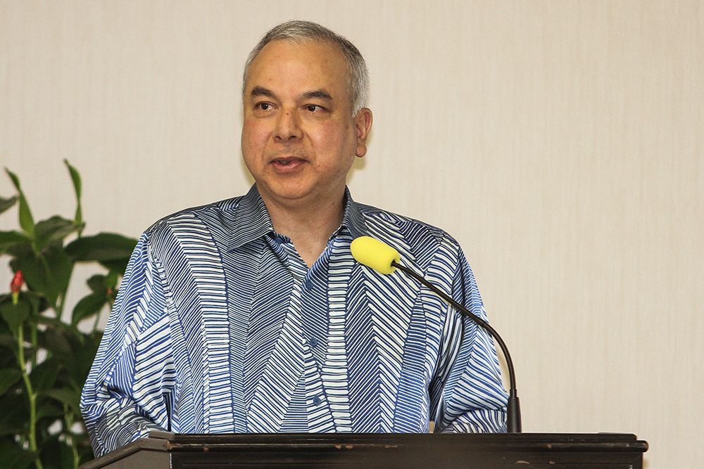 Sultan Nazrin Muizzuddin Shah speaks after launching a book titled u00e2u20acu02dcReflections on Malaysia Unity and Other Challengesu00e2u20acu2122 in Petaling Jaya August 9, 2018. u00e2u20acu201d Picture by Miera Zulyana