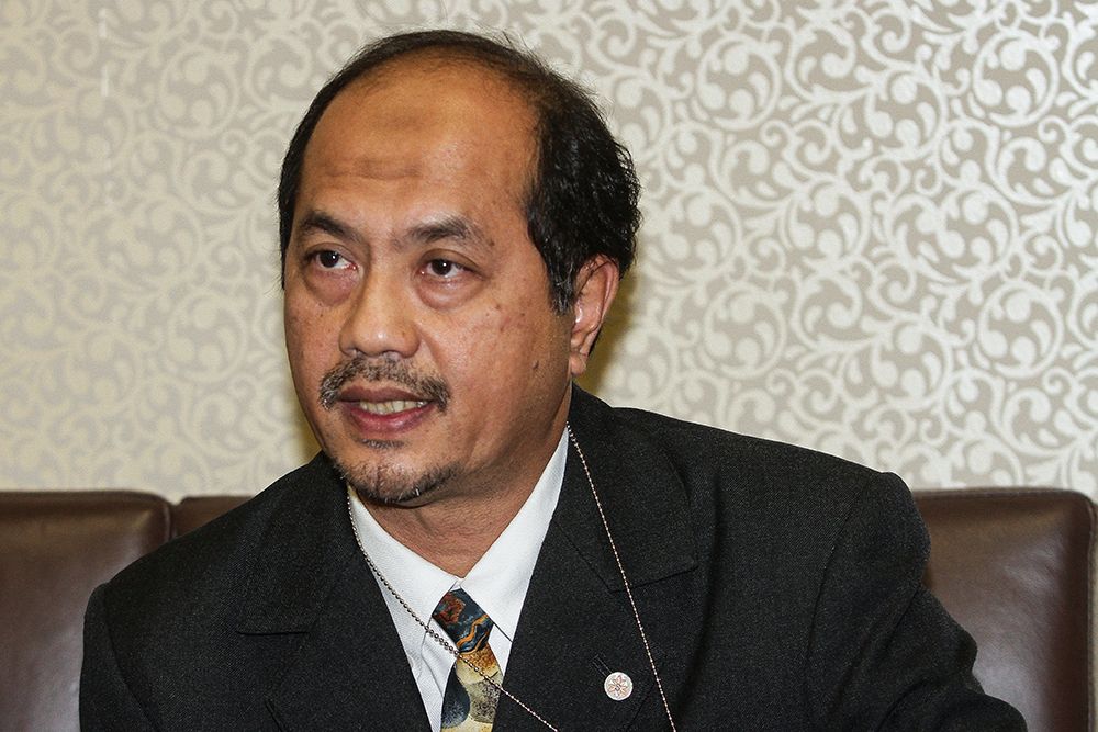 Deputy Minister of Water, Land Natural Resources Tengku Zulpuri Shah Raja Puji speaks during a press conference in Parliament on August 13, 2018. u00e2u20acu201d Picture by Miera Zulyana