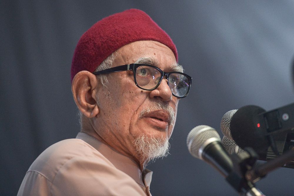 PAS president Datuk Seri Abdul Hadi Awang speaks during the announcement of the partyu00e2u20acu2122s candidate for the Seri Setia by-election in Petaling Jaya August 15, 2018. u00e2u20acu201d Picture by Mukhriz Hazim
