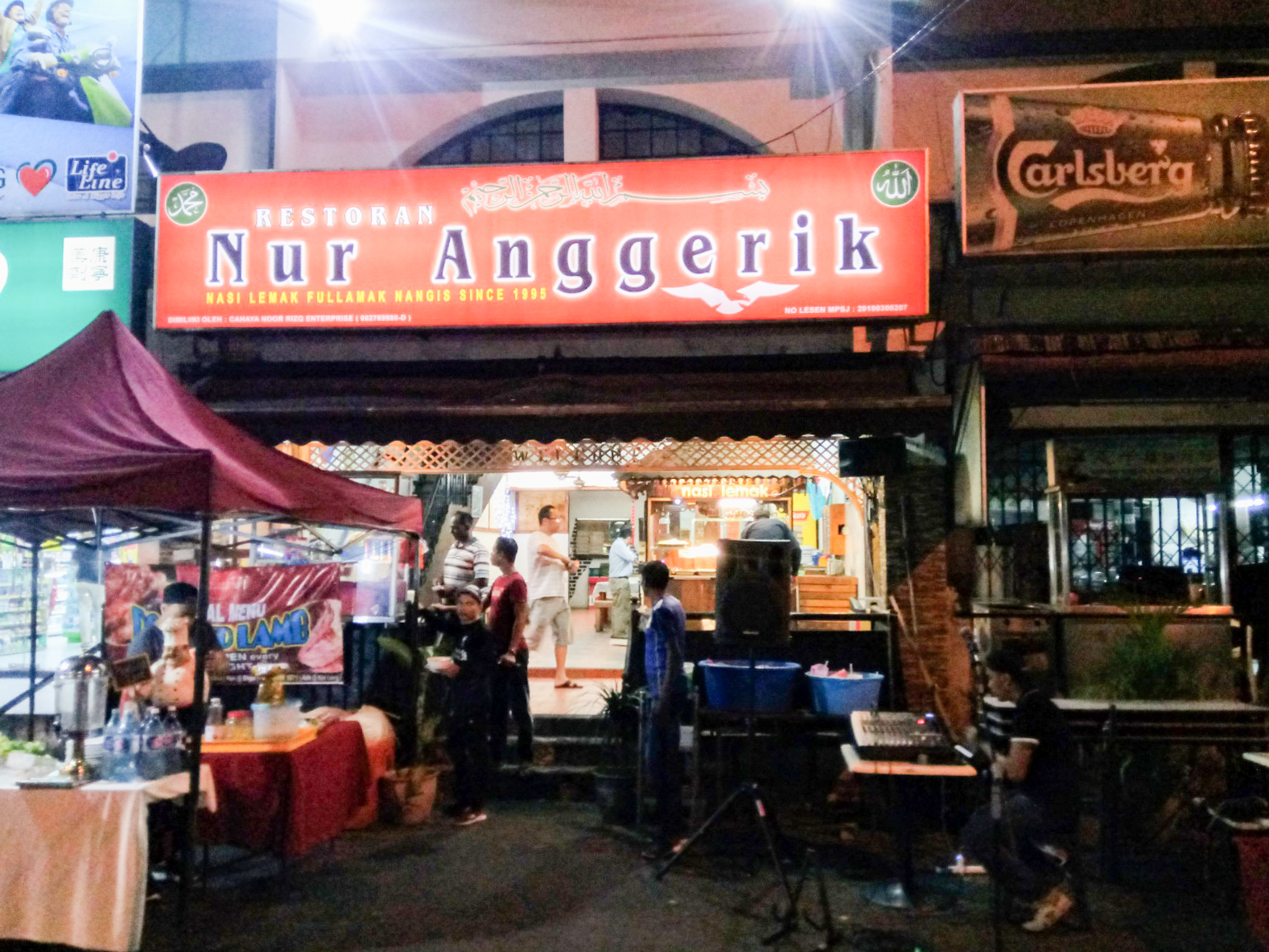 Restoran Nur Anggerik was previously known as Restoran Sri Anggerik. 