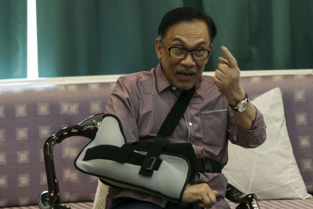 PKR president Datuk Seri Anwar Ibrahim speaks to reporters August 17, 2018. u00e2u20acu201d Picture by Hari Anggara
