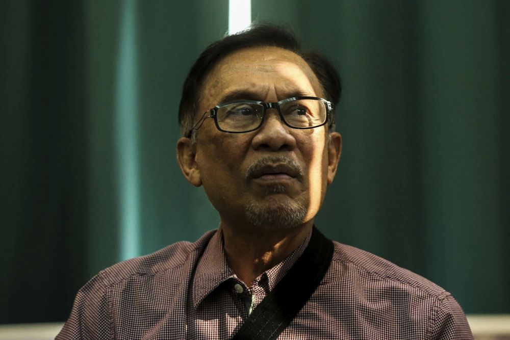 PKR president Datuk Seri Anwar Ibrahim speaks to reporters August 17, 2018. u00e2u20acu201d Picture by Hari Anggara