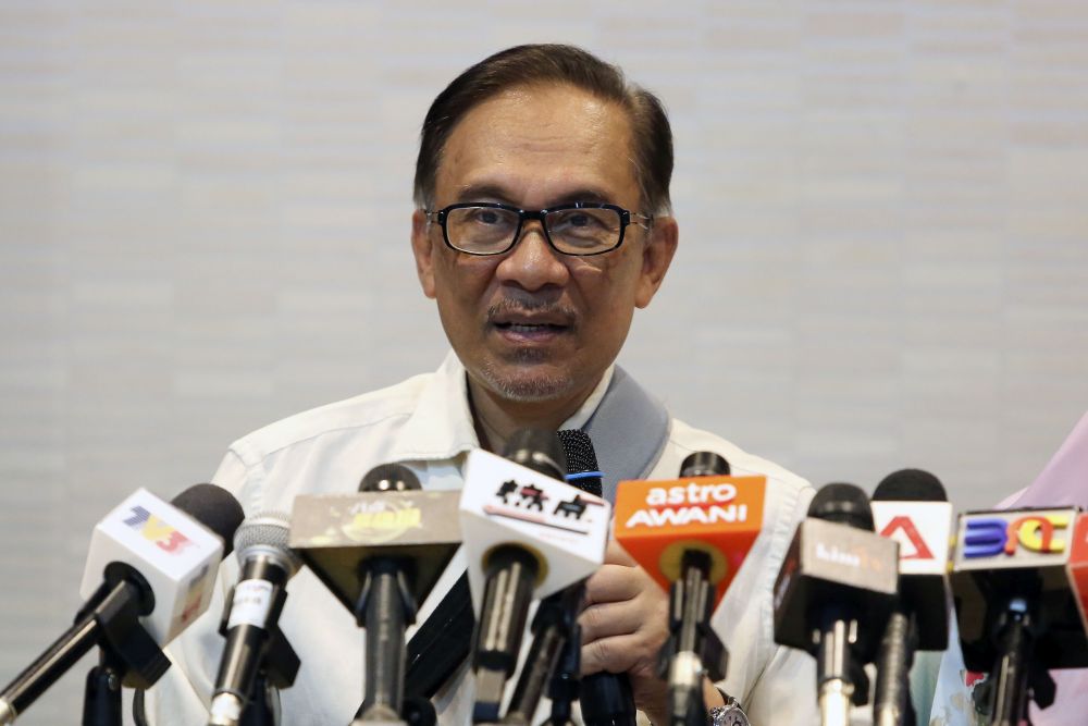 Datuk Seri Anwar Ibrahim speaks during a press conference at PKRu00e2u20acu2122s headquarters in Petaling Jaya on August 9, 2018. u00e2u20acu201d Picture by Yusof Mat Isa
