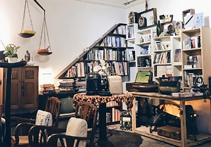 Get artistic and grab yourself a coffee at Aku Cafe & Gallery. — Image from Instagram (@s.syashh)