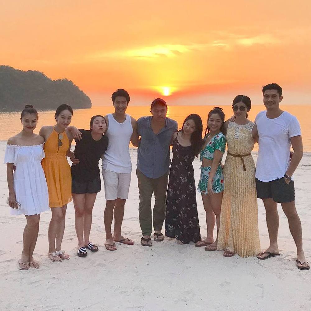 The cast and crew behind Crazy Rich Asians pose for a group picture on Langkawi Island. — Instagram/Henry Golding