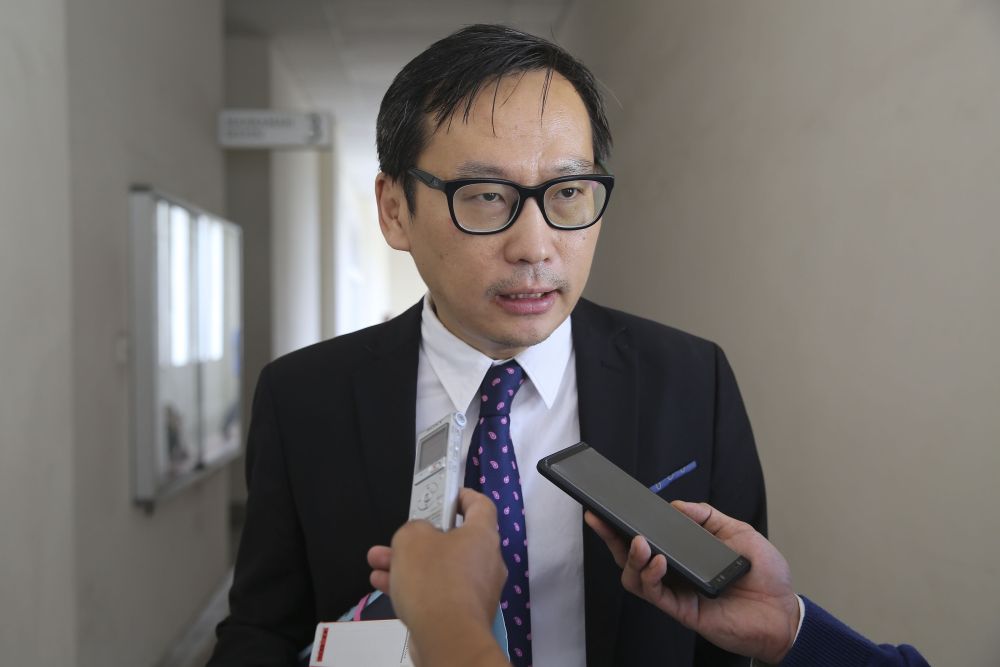 Lawyer Eric Paulsen speaks to reporters outside the courtroom at the Petaling Jaya Sessions Court, August 29, 2018. u00e2u20acu2022 Picture by Yusof Mat Isa