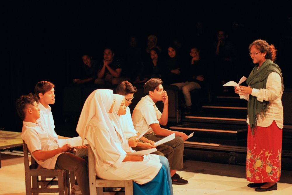 Ranessa Theyakaraja plays teacher Mary who tries her best to motivate her delinquent students.