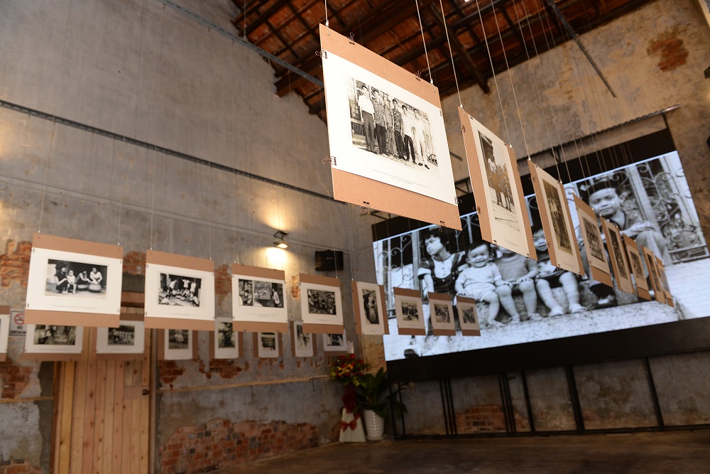 Goh Hun Meng carefully picked 48 black and white photographs from the 1960s up to the 1970s of family photographs for the A Family Memoir @ Khoo Kongsi exhibition. 