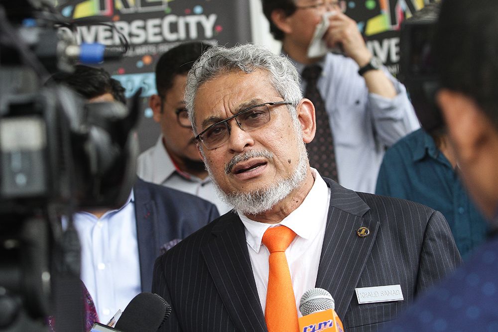 Federal Territories Minister Khalid Samad speaks to reporters after a media briefing at Carcosa Seri Negara in Kuala Lumpur August 21, 2018. u00e2u20acu2022 Picture by Miera Zulyana