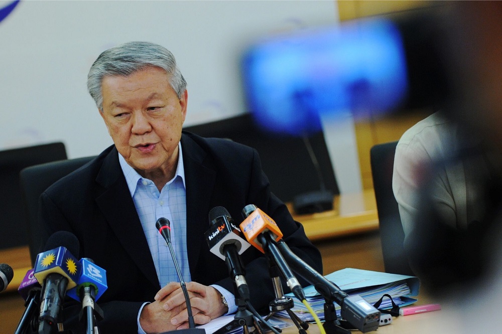 MCA president Datuk Seri Dr Chua Soi Lek spoke to journalist during a press conference at WISAM MCA in Kuala Lumpur , September 10 , 2013. u00e2u20acu201d Picture by Arif Kartono