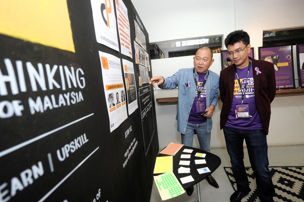 Genovasi Malaysia chief executive Datuk Lee Yew Meng (left) and Tunku Zain Al-u00e2u20acu2122Abidin Tuanku Muhriz are pictured during Genovasiu00e2u20acu2122s 6th anniversary celebration in Petaling Jaya August 1, 2018. u00e2u20acu201d Picture by Shafwan Zaidon