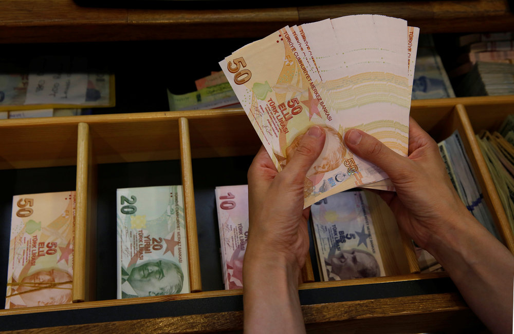 A money changer counts Turkish lira banknotes at a currency exchange office in Istanbul, Turkey August 13, 2018.  u00e2u20acu201d Reuters pic