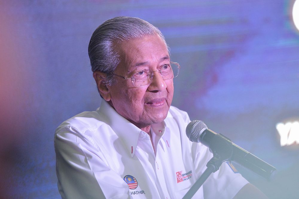 Prime Minister Tun Dr Mahathir Mohamad speaks during the official launching ceremony of the circuit lights at the Sepang International Circuit August 1, 2018. u00e2u20acu201d Picture by Mukhriz Hazim
