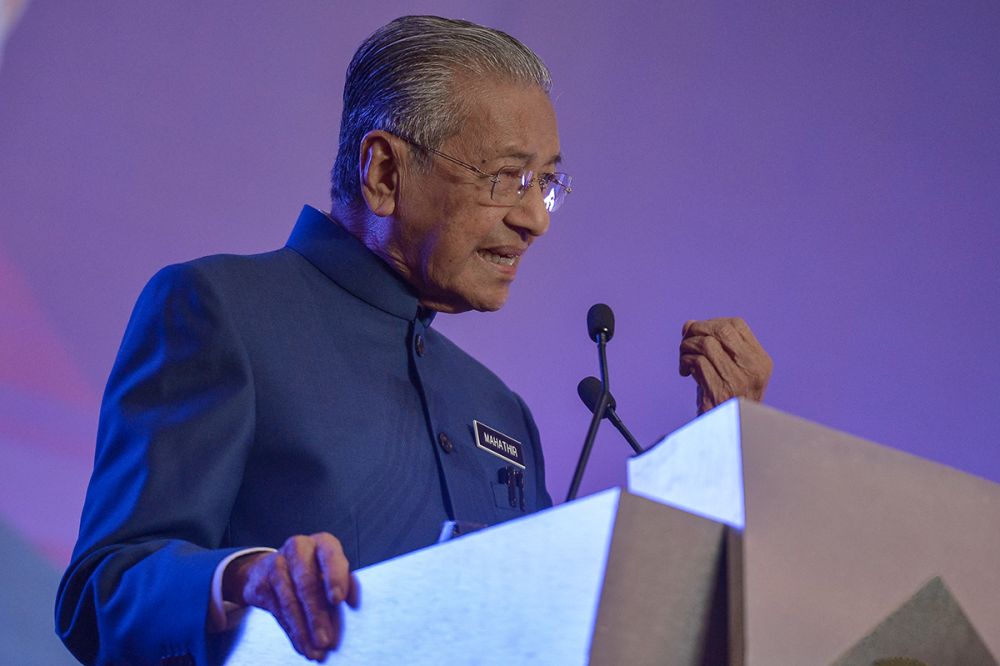 Prime Minister Tun Dr Mahathir Mohamad delivers his speech during the town hall session with administrative and diplomatic officers at the Putrajaya International Convention Centre August 15, 2018. u00e2u20acu201d Picture by Mukhriz Hazim