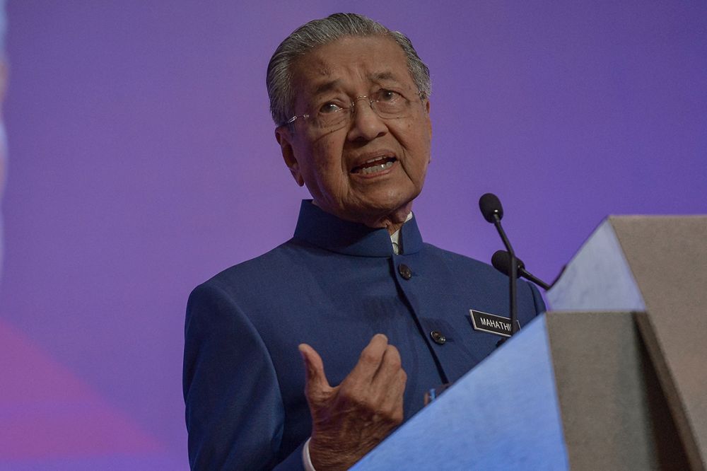 Prime Minister Tun Dr Mahathir Mohamad delivers his speech during the town hall session with administrative and diplomatic officers at the Putrajaya International Convention Centre August 15, 2018. u00e2u20acu201d Picture by Mukhriz Hazim