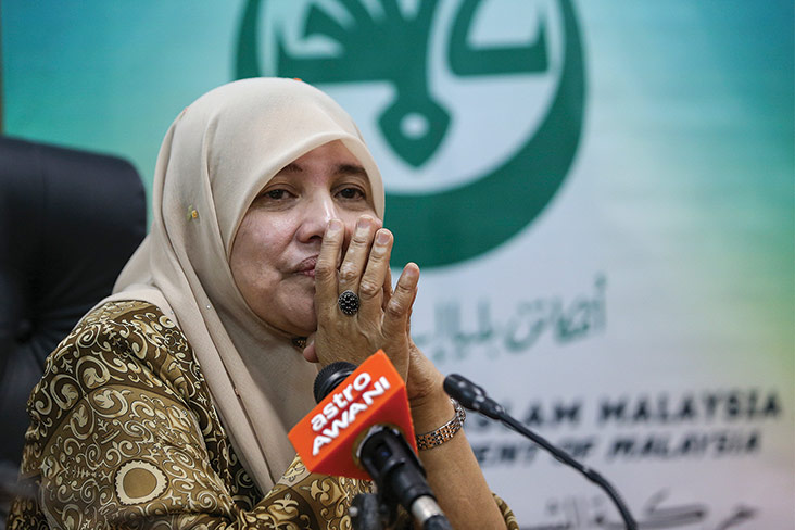 Zaharah Sulaiman speaks to attendees during the ‘Asal Usul Malayu’ programme at ISTAC, Taman Duta. — Picture by Azneal Ishak