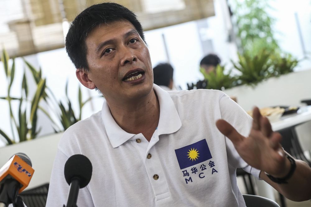 MCA candidate Tan Chee Teong speaks to reporters during a press conference in Kampung Baru Sungai Chua in Balakong August  21, 2018. u00e2u20acu2022 Picture by Hari Anggara