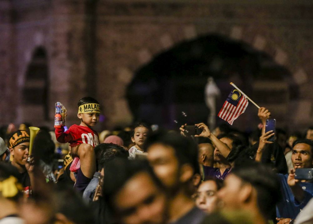 A child is pictured as people gather at Dataran Merdeka, Kuala Lumpur to celebrate Malaysia’s 61st anniversary August 30, 2018. — Picture by Firdaus Llatif