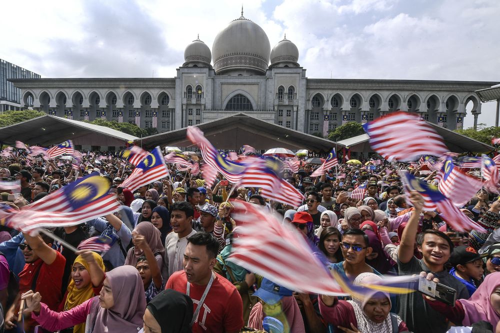 The crowd at the 61st National Day celebration at Dataran Putra in Putrajaya August 31, 2018. u00e2u20acu2022 Picture by Hari Anggara