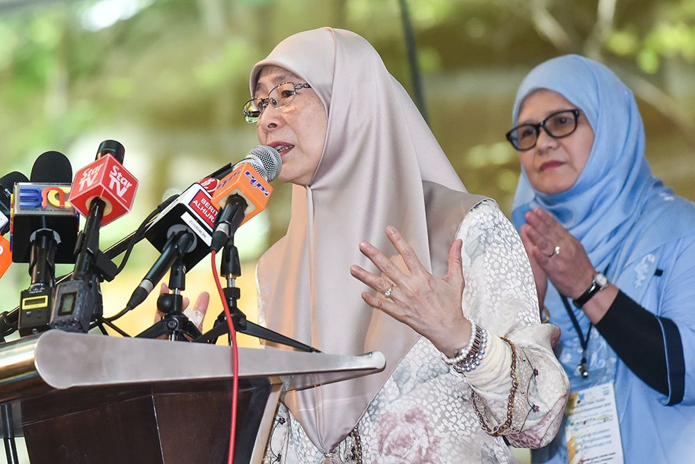 Datuk Seri Dr Wan Azizah Wan Ismail speaks during the launch of National Nursery Day at IOI City Mall in Putrajaya August 12, 2018. u00e2u20acu2022 Picture by Miera Zulyana