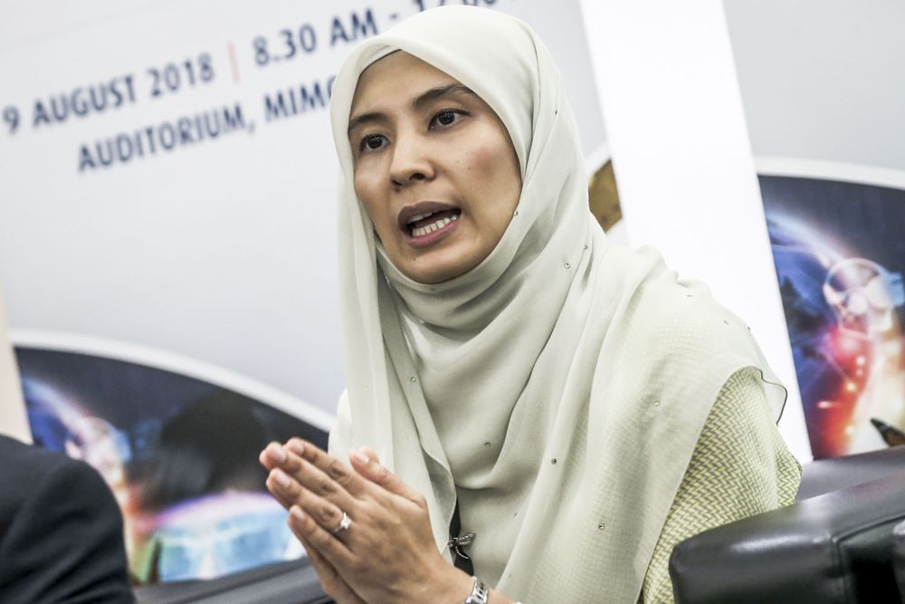 Nurul Izzah Anwar speaks during a press conference at Mimos Berhad August 9, 2018. u00e2u20acu201d Picture by Hari Anggara