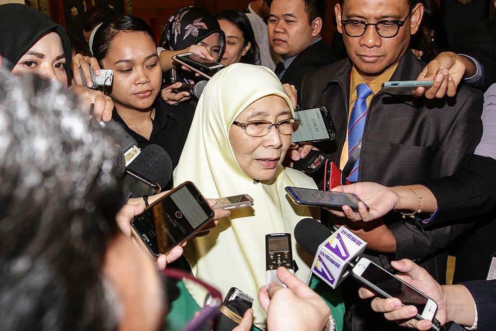 Deputy Prime Minister Datin Seri Wan Azizah Wan Ismail speaks to reporters at Parliament August 16, 2018. u00e2u20acu201d Picture by Miera Zulyana