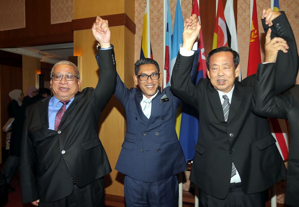 Perak Mentri Besar Ahmad Faizal Azumu (centre) congratulates Ismail Yusof (left) and Nga Hock Cheh after being elected as Perak Senators. u00e2u20acu201d Picture by Farhan Najib