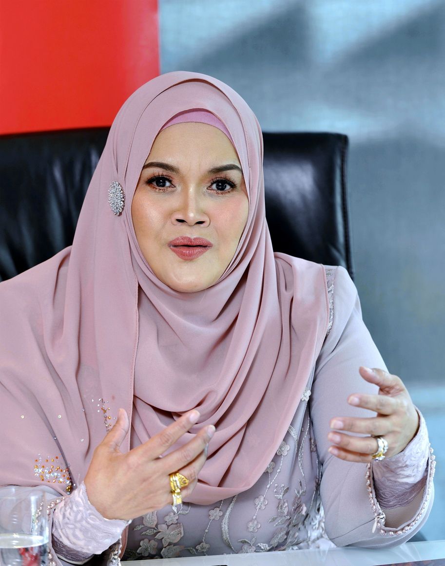 Aishah says she has given Vida ample time to resolve the dispute. u00e2u20acu201d Picture by Ham Abu Bakar