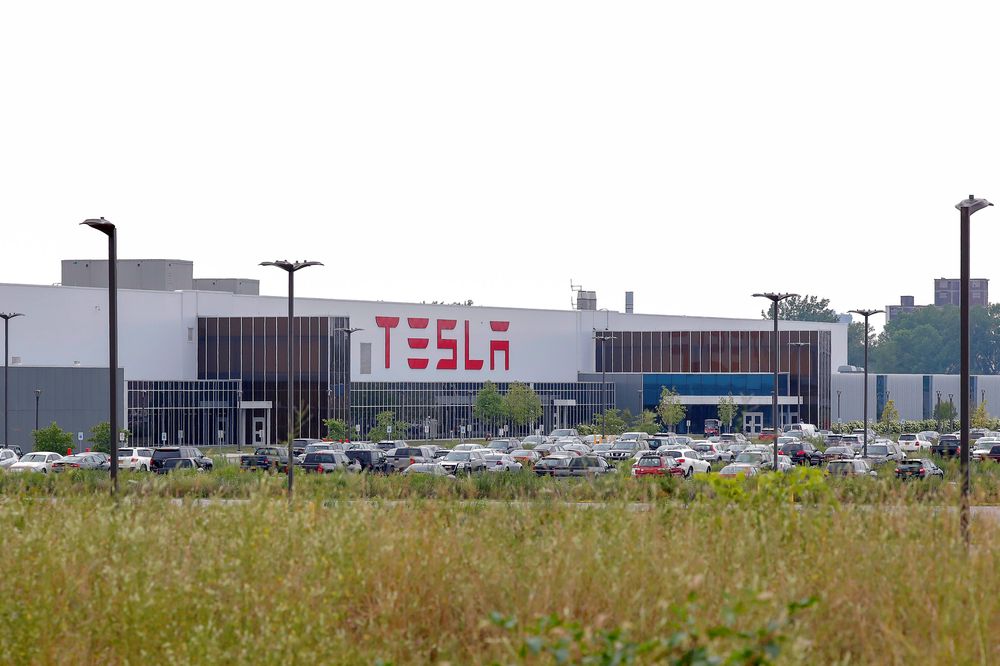 Cars are parked outside the Tesla Inc Gigafactory 2, which is also known as RiverBend, a joint venture with Panasonic to produce solar panels and roof tiles in Buffalo, New York, US, August 3, 2018. u00e2u20acu201d Reuters pic