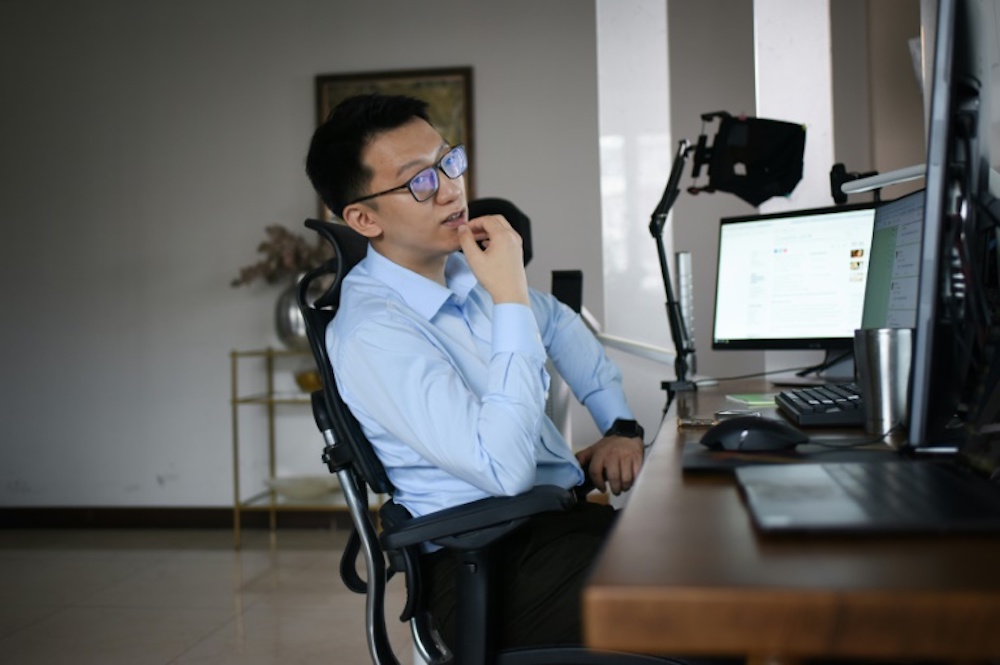 This picture taken on August 27, 2018 shows Gu Zhongyi looking at his computer at his home in Beijing. u00e2u20acu2022 AFP pic 