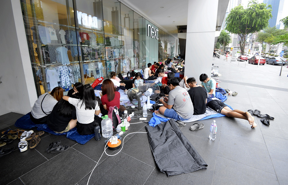 Jacky Cheung fans camp in a queue to buy tickets for his concert outside Quill City Mall, Kuala Lumpur September 1, 2018. u00e2u20acu201d Picture by Ham Abu Bakar