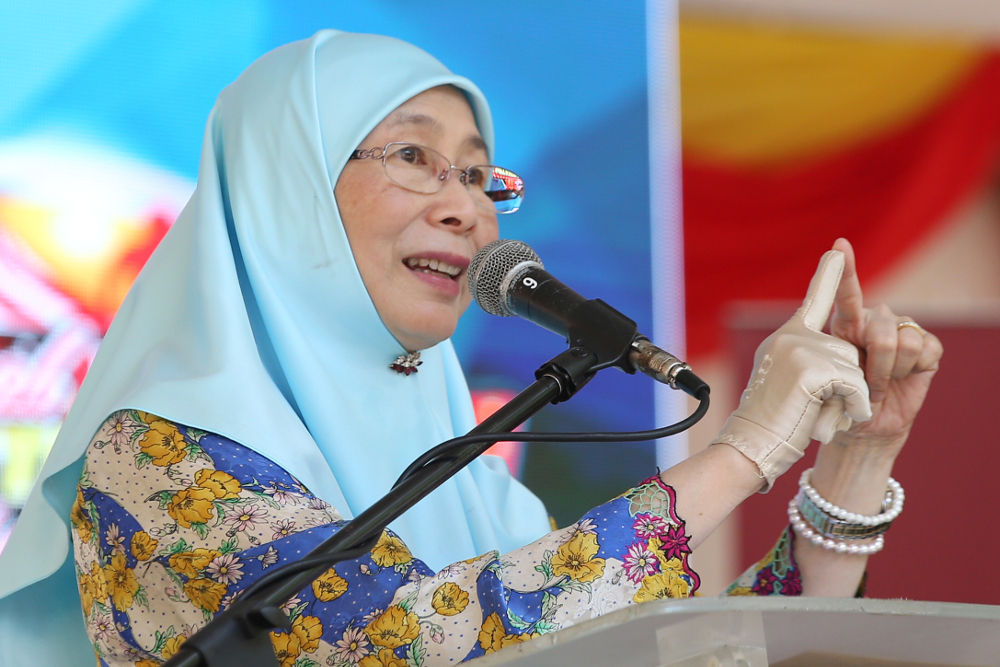 Deputy Prime Minister Datuk Seri Wan Azizah Wan Ismail attends an anti-drug programme organised in conjunction with Uniselu00e2u20acu2122s open day in Desa Mentari, Petaling Jaya September 1, 2018. u00e2u20acu201d Picture by Azinuddin Ghazali
