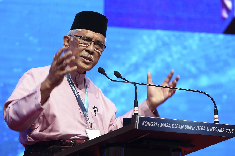 Tan Sri Abu Kassim Mohamed speaks during the Congress on the Future of Bumiputera and the Nation at the Kuala Lumpur Convention Centre September 1, 2018. u00e2u20acu201d Picture by Yusof Mat Isa 