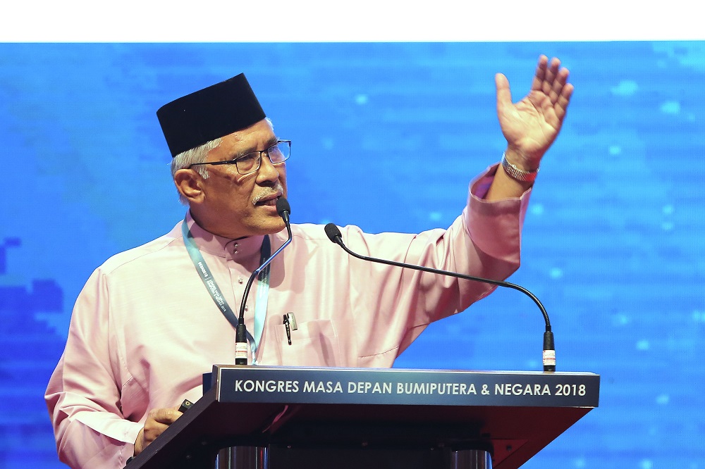 Tan Sri Abu Kassim Mohamed speaks during the Congress on the Future of Bumiputera and the Nation at the Kuala Lumpur Convention Centre September 1, 2018. u00e2u20acu201d Picture by Yusof Mat Isa 