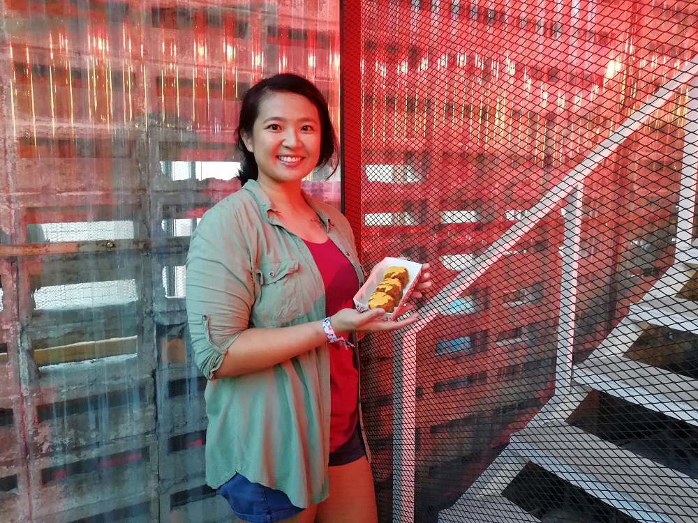 A visitor, Tania Wee, happily posing with the croquettes from Chef Malcolm Goh’s pop-up. 
