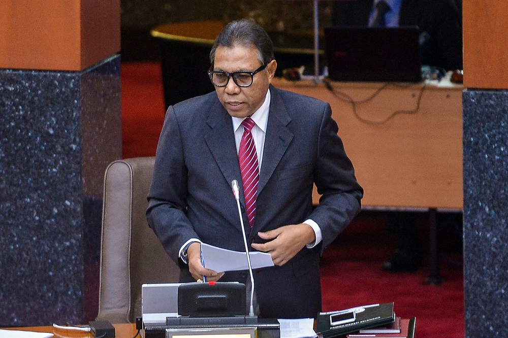 Selat Klang assemblyman Datuk Abdul Rashid Asari speaks during the Selangor State Assembly session in Shah Alam September 4, 2018. u00e2u20acu201d Picture by Mukhriz Hazim