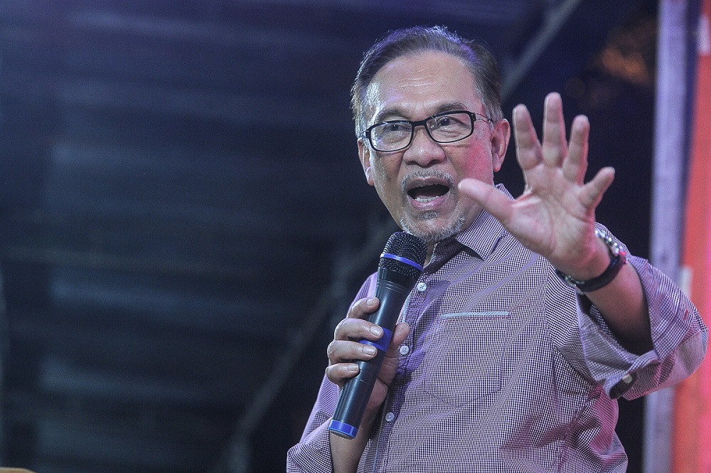 PKR president Datuk Seri Anwar Ibrahim speaks during a dinner event at Tanam Putri Jaya in Balakong September 6, 2018. u00e2u20acu201d Picture by Shafwan Zaidon