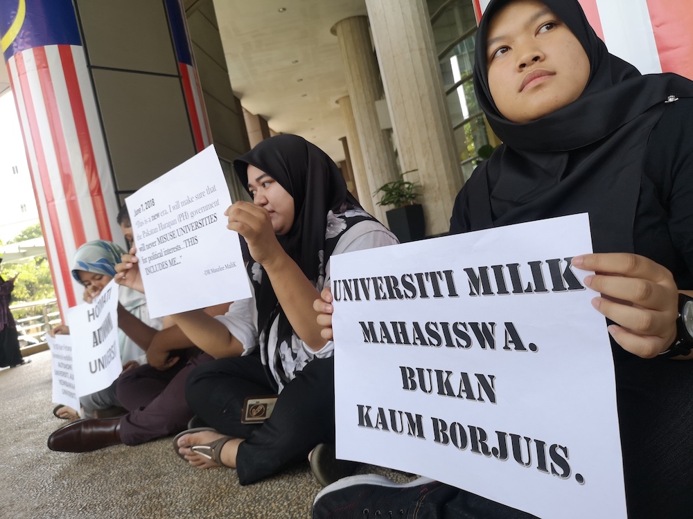 Students hold placards during a sit-in at the Education Ministry in Putrajaya September 7, 2018, demanding that Maszlee Malik resign as IIUM president. u00e2u20acu201d Picture by Shafwan Zaidon